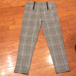 NWT WOMEN’S BLACK & WHITE ANKLE PANTS